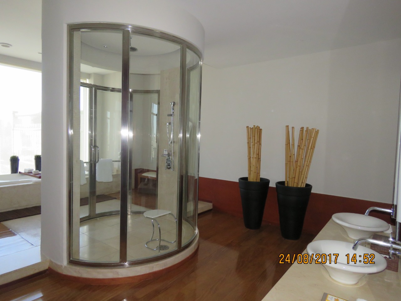 Suite (3)
