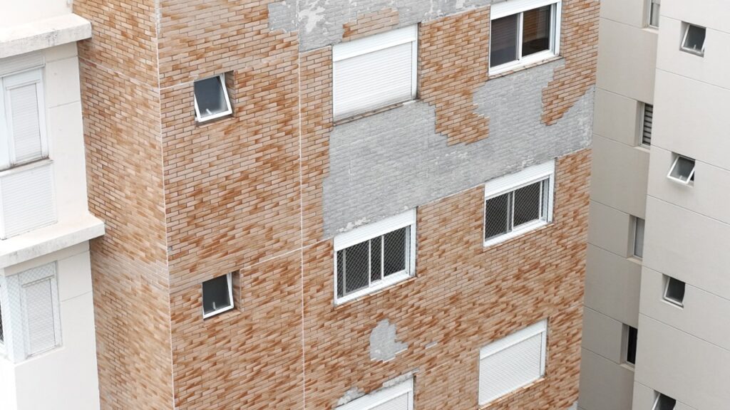 Fachada sem manutenção